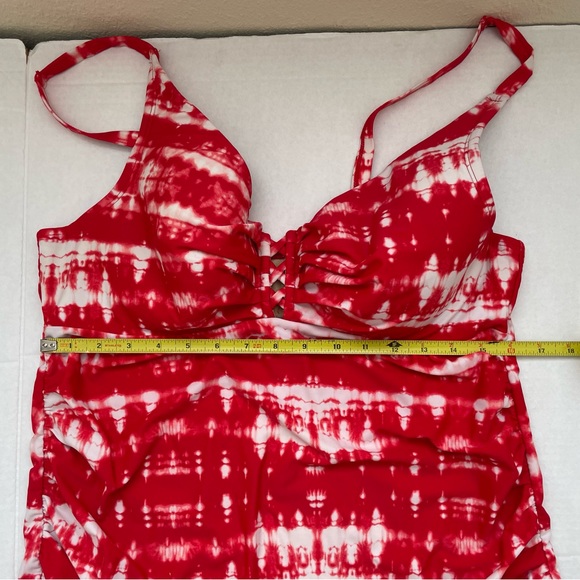 CACIQUE TANKINI. LIKE NEW! RED AND WHITE TIE DYE SWIMSUIT TOP WITH BUILT IN BRA. - Picture 16 of 16